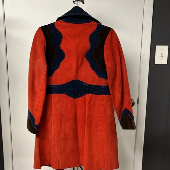VINTAGE SUEDE jacket. 1970’s. Red with navy and brown details. My favorite piece - Picture 3 of 3